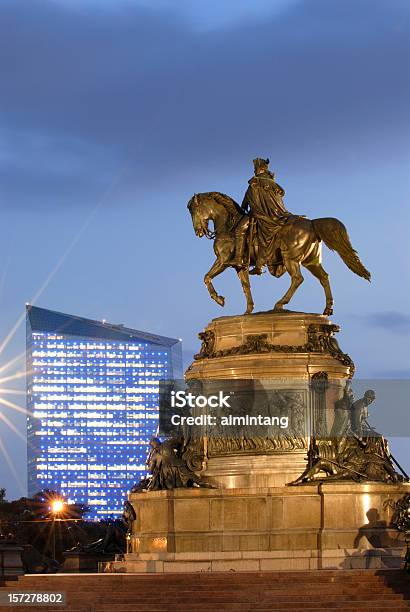 Estatua De George Washington Foto de stock y más banco de imágenes de Filadelfia - Pensilvania - Filadelfia - Pensilvania, Noche, Aire libre