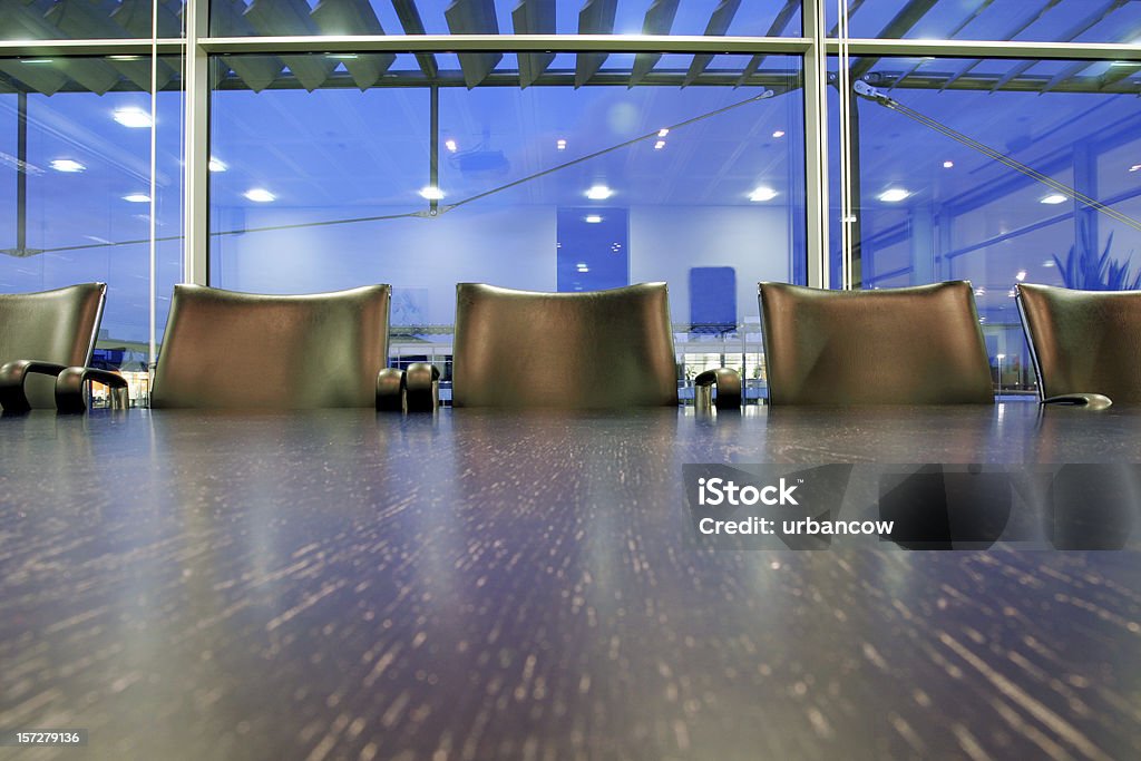 Зал заседаний стульями - Стоковые фото Без людей роялти-фри