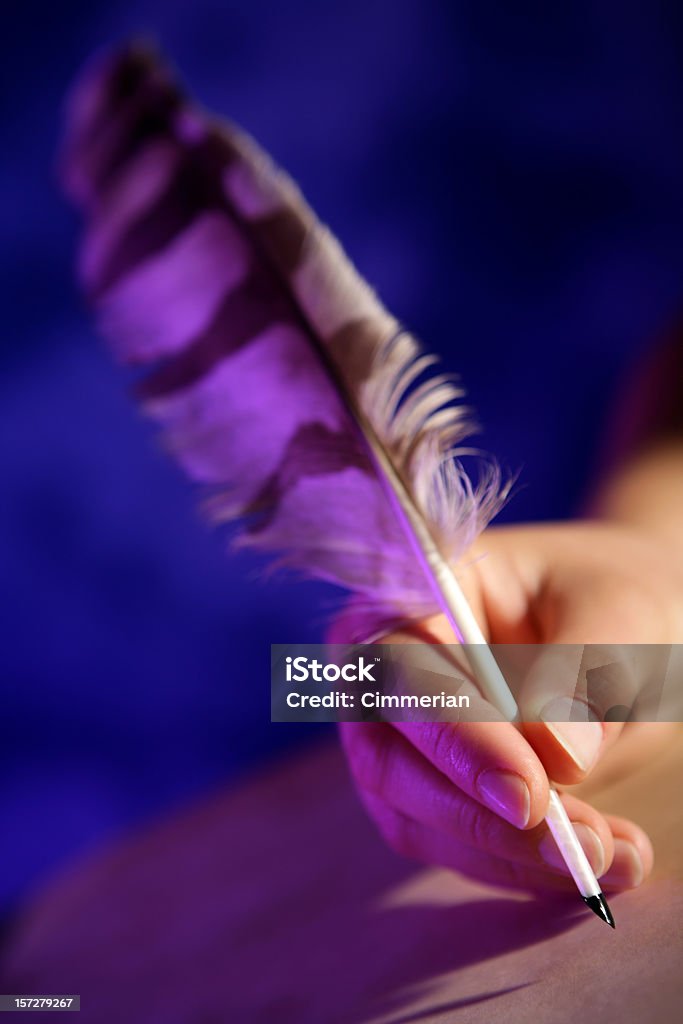 Quill en una mano - Foto de stock de Anticuado libre de derechos