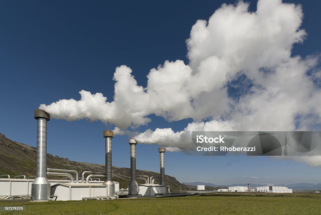 Potencia de vapor - Foto de stock de Central eléctrica geotérmica libre de derechos