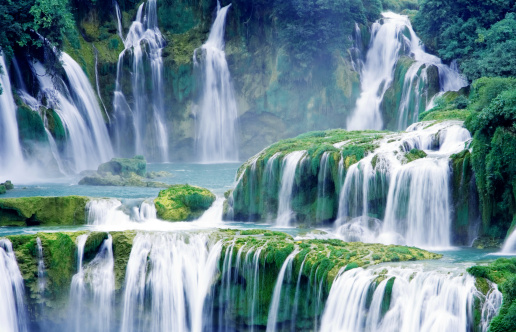 Details of spectacular waterfalls in semi-tropical Asia. Detian Trans-national Waterfalls is located at the border of China and Vietnam.