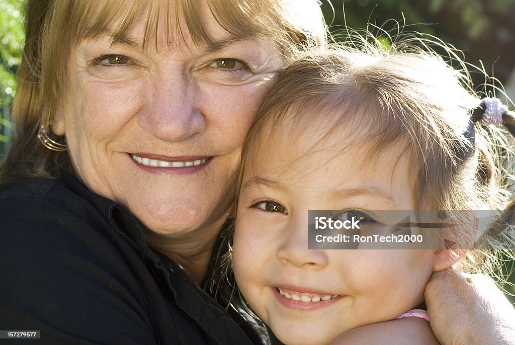 조모 및 손녀 - 로열티 프리 60-69세 스톡 사진