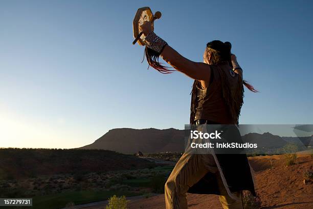 Foto de Native American Indian Bênção Que Pôrdosol e mais fotos de stock de Cultura Cherokee - Cultura Cherokee, Rezar, Abençoar