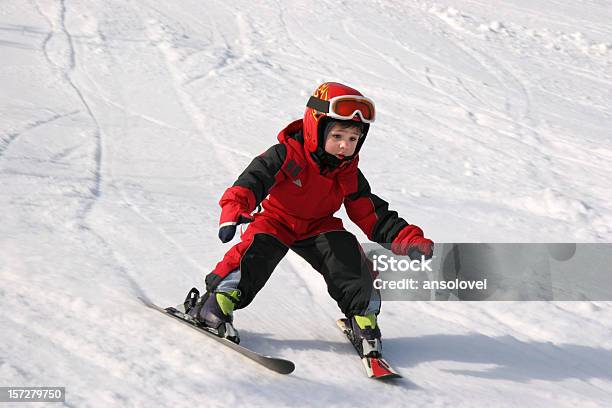 Foto de Criança De Esqui e mais fotos de stock de Aprender - Aprender, Atividade, Atividade Física