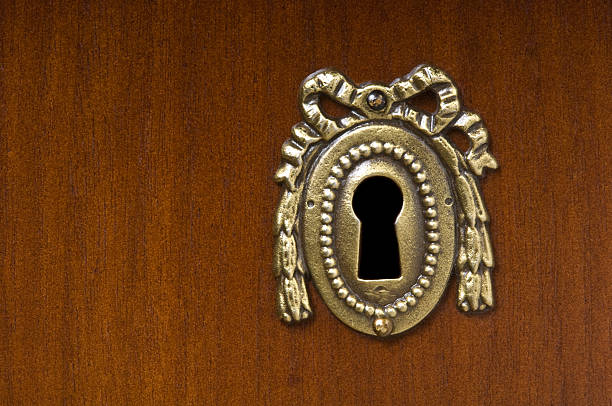 istock Ornatte Keyhole on Antique Chest 157279941