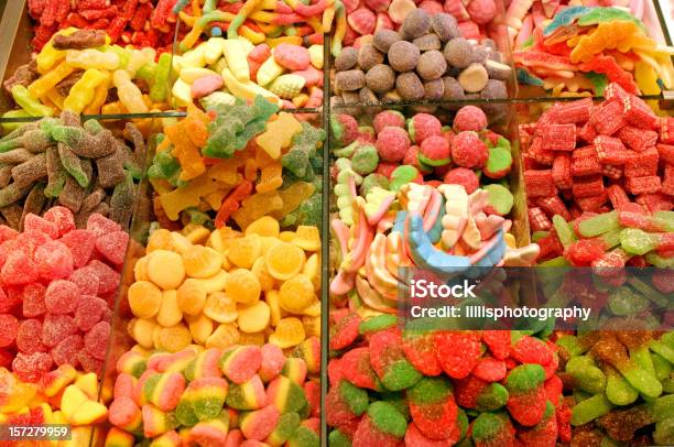 Foto de Loja De Doces Doces Mercado De Barcelona e mais fotos de stock de Bala de Goma - Bala de Goma, Amarelo, Açúcar