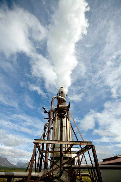 alternative energiequelle geothermischen energie - iceland hot spring geothermal power station geyser stock-fotos und bilder