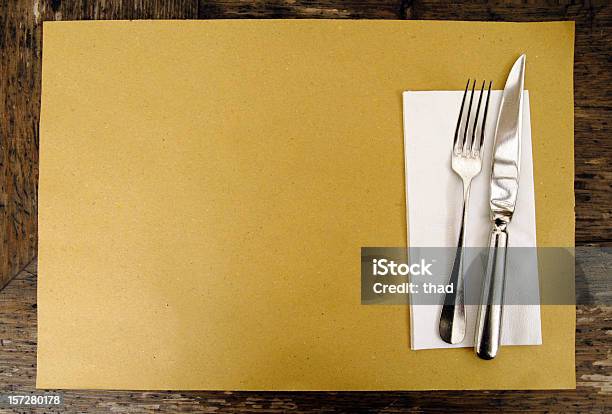 茶色の紙のセッティング - ランチョンマットのストックフォトや画像を多数ご用意 - ランチョンマット, 紙, テーブル
