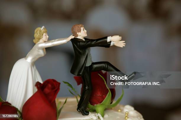 Bolo De Casamento De Cima - Fotografias de stock e mais imagens de Casamento - Casamento, Humor, Banda desenhada - Produto Artístico