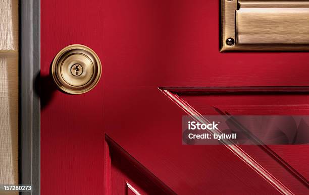 Porta Vermelha - Fotografias de stock e mais imagens de Maçaneta de porta - Maçaneta de porta, Casa, Porta