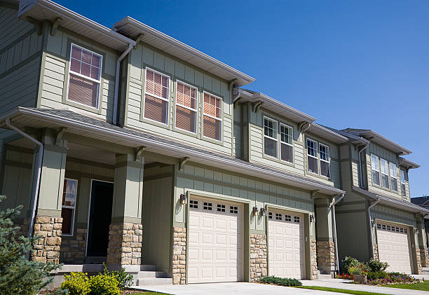 istock Row of Townhomes 157280282
