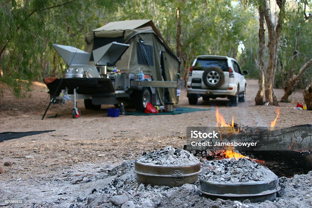 De Acampamento - Foto de stock de Caravana - Atrelado royalty-free