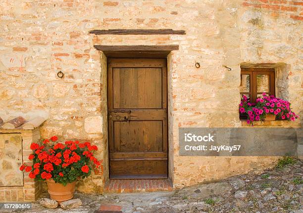 Photo libre de droit de Cottage Italienne banque d'images et plus d'images libres de droit de Porte - Entrée - Porte - Entrée, Italie, Culture italienne