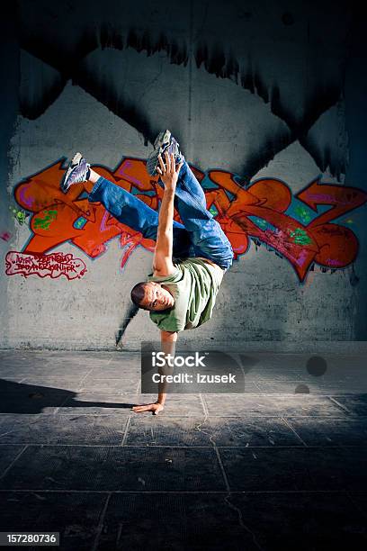 Breakdance Stockfoto und mehr Bilder von Tanzen - Tanzen, Breakdance, Städtische Straße
