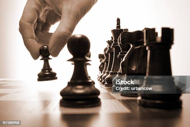チェスブラックの最初の移動 - チェス盤のストックフォトや画像を多数ご用意 - チェス盤, ポーン, チェス