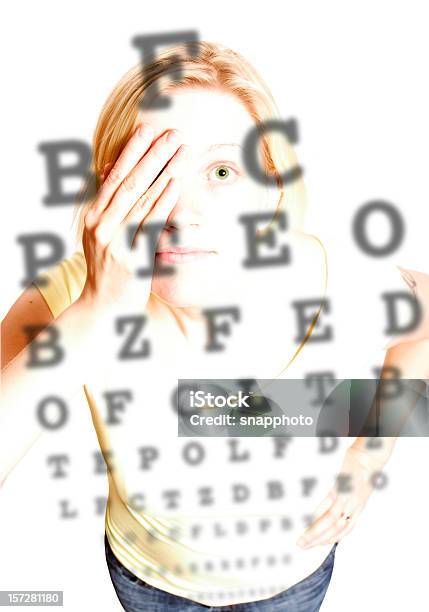 Eye Chart Stockfoto und mehr Bilder von Augenuntersuchungen - Augenuntersuchungen, Bedecken, Bewegungsunschärfe
