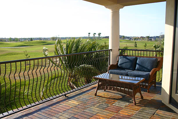 com vista para o campo de golfe iii - full length florida tropical climate residential structure - fotografias e filmes do acervo