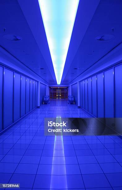 Blau Tunnel Stockfoto und mehr Bilder von Diskothek - Diskothek, Eingang, Neon