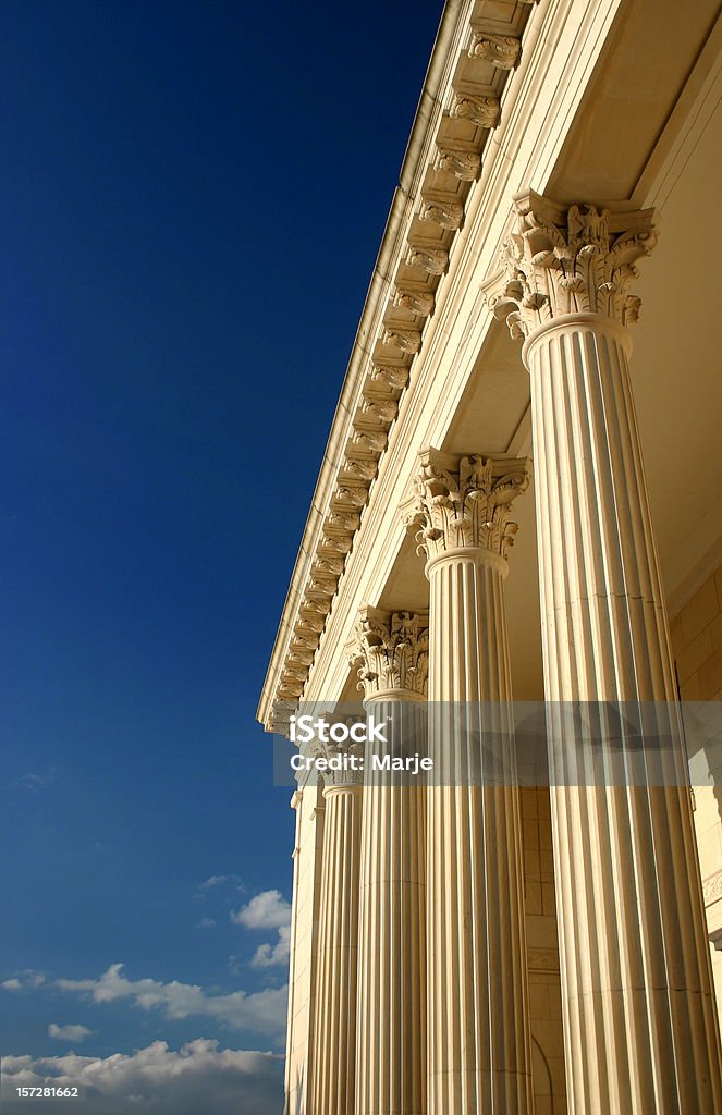 Columnas de oro, cielo azul - Foto de stock de Medidas de seguridad libre de derechos