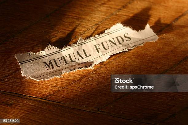 Foto de Mercado De Açõesfundos Mútuos e mais fotos de stock de Fundo Mútuo de Investimento - Fundo Mútuo de Investimento, Bolsa de Valores de Nova York, Jornal