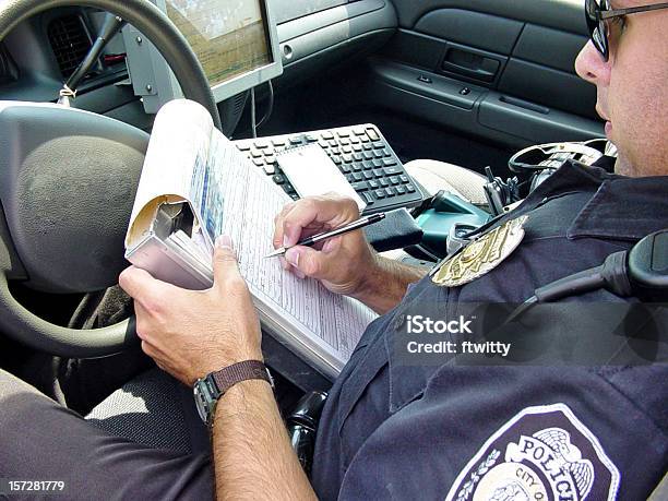 Policjant Pisanie Bilet 3 - zdjęcia stockowe i więcej obrazów Bilet - Bilet, Część, Dorosły