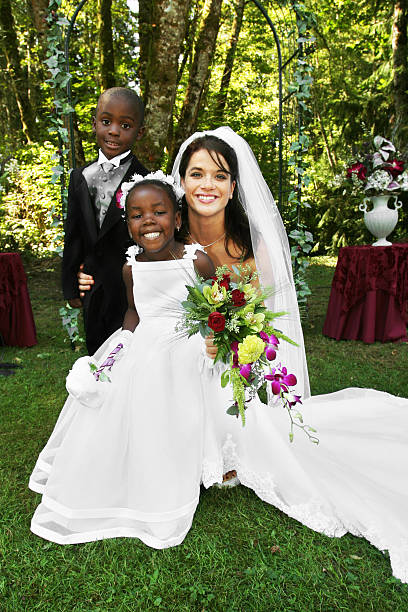 noiva com pequeno crianças - smoking family smoking issues child imagens e fotografias de stock