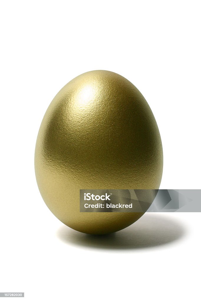 Goldenes Ei auf weißem Hintergrund - Lizenzfrei Einzelner Gegenstand Stock-Foto