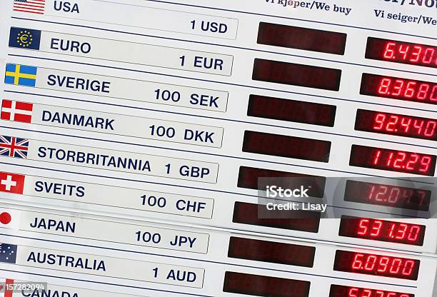Taxas De Câmbio - Fotografias de stock e mais imagens de Unidade Monetária - Unidade Monetária, Aeroporto, Comunicação Global