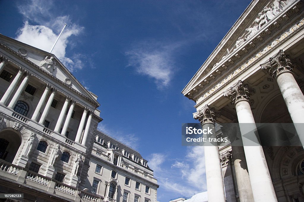 El Banco de Inglaterra y la antigua bolsa de londres - Foto de stock de Banco de Inglaterra libre de derechos