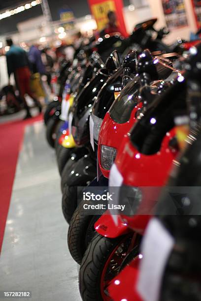Motocykli - zdjęcia stockowe i więcej obrazów Motocykl - Motocykl, Sprzedawać, Targi