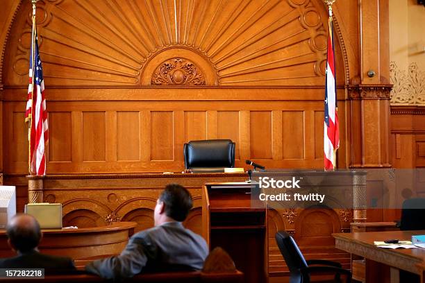 Foto de Sala De Tribunal Americano e mais fotos de stock de Divórcio - Divórcio, Sala de Tribunal, Advogado