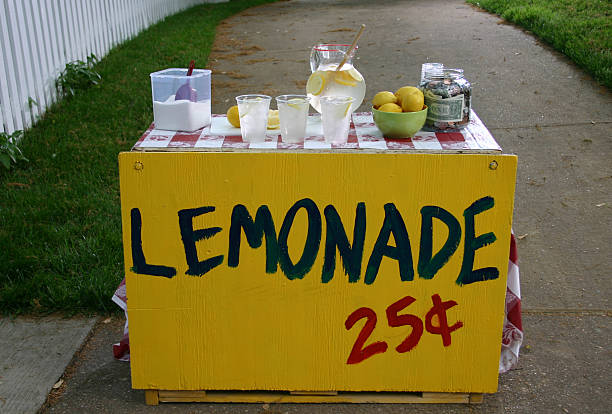 bancarella della limonata - limonata foto e immagini stock