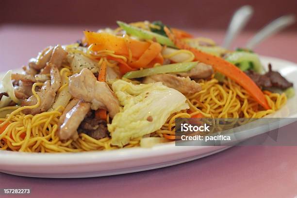 Photo libre de droit de Poulet Chow Mein banque d'images et plus d'images libres de droit de Aliment - Aliment, Carotte, Cuisine chinoise