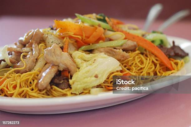 Foto de Frango Chow Mein e mais fotos de stock de Cenoura - Cenoura, Comida, Comida chinesa