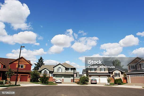 New Home In A Couldesac Stock Photo - Download Image Now - Residential District, Street, House