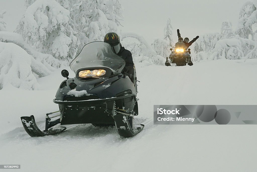 Снегоходах отдых в Финляндии Лапландия - Стоковые фото Финляндия роялти-фри