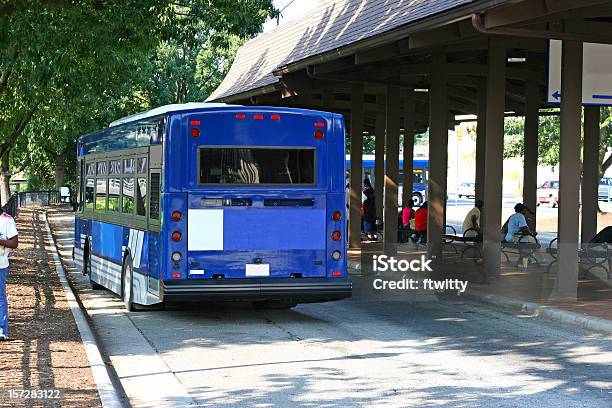 I Mezzi Pubblici Autobus 1 - Fotografie stock e altre immagini di Autobus - Autobus, Trasporto pubblico, Adulto