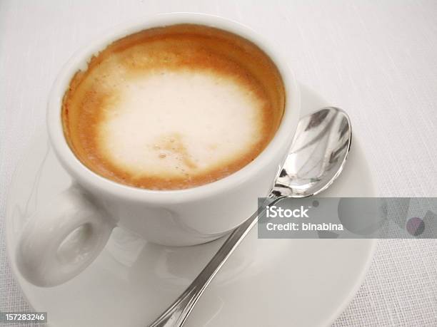 El Café Expreso Italiano Con Leche Foto de stock y más banco de imágenes de Alimento - Alimento, Bebida, Bebida con espuma