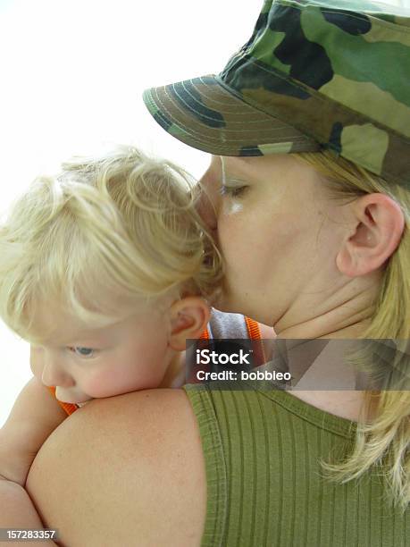 Foto de Militar Mãe e mais fotos de stock de Adulto - Adulto, Bebê, Cena de tranquilidade