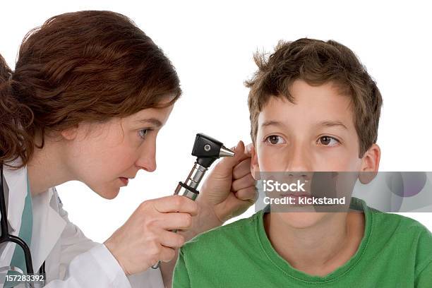 청력보조용 감염 검사 중이염에 대한 스톡 사진 및 기타 이미지 - 중이염, 귀앓이, 십대