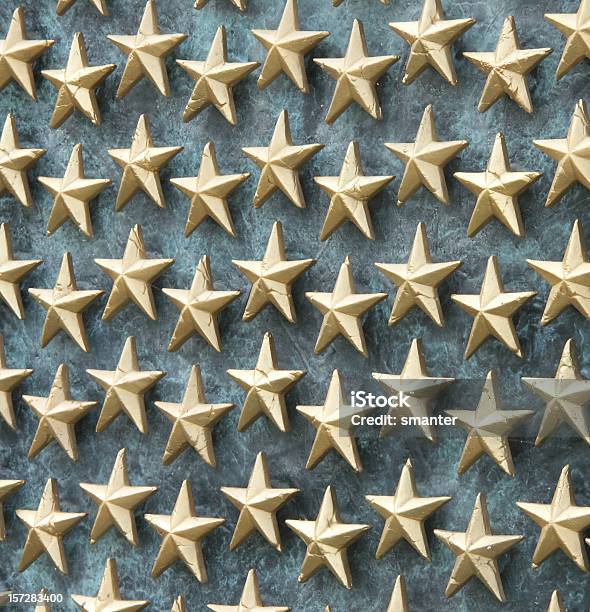 Campo Di Stelle Dorate - Fotografie stock e altre immagini di A forma di stella - A forma di stella, Forze armate, Dorato - Colore descrittivo