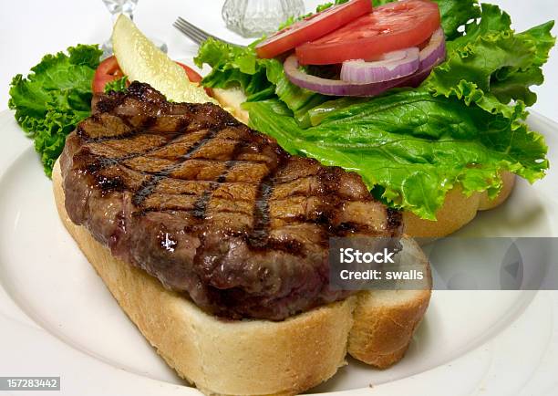 스테이크 샌드위치 고기에 대한 스톡 사진 및 기타 이미지 - 고기, 굽기, 빵