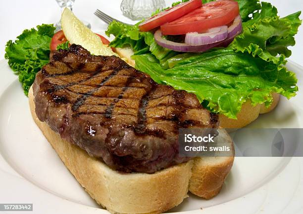 Stek Burger - zdjęcia stockowe i więcej obrazów Chleb na zakwasie - Chleb na zakwasie, Fotografika, Grillowany