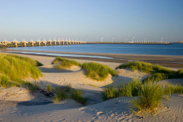 oosterscheldedam dunes de nuit - zeeland photos et images de collection