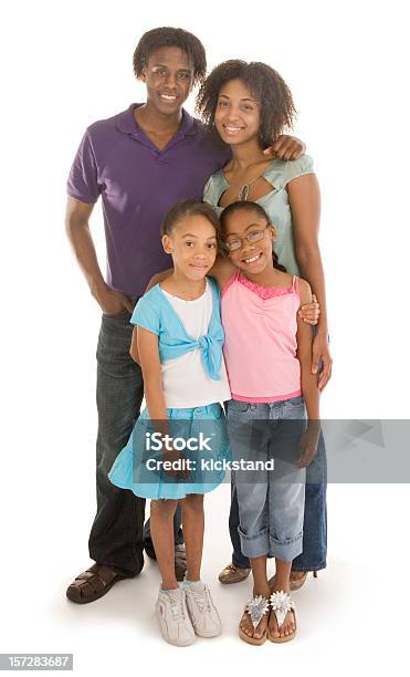 Szczęśliwa Rodzina Czterech - zdjęcia stockowe i więcej obrazów Cztery osoby - Cztery osoby, Cztery przedmioty, Rodzina