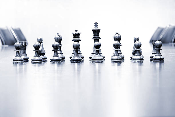корпоративная стратегия 6 - chess strategy business board room стоковые фото и изображения