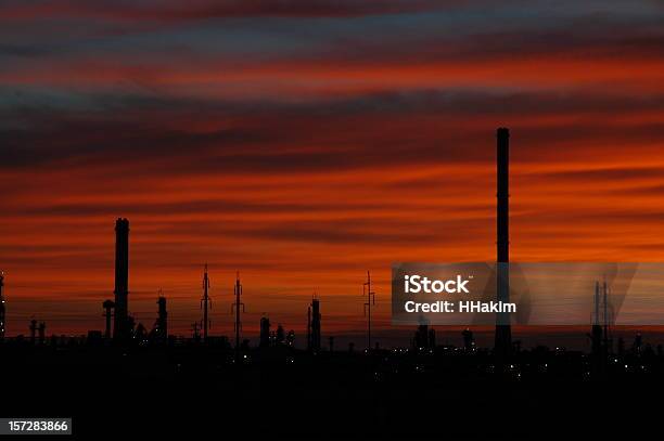 Foto de Silhueta Do Setor e mais fotos de stock de Cazaquistão - Cazaquistão, Gasolina, Pôr-do-sol
