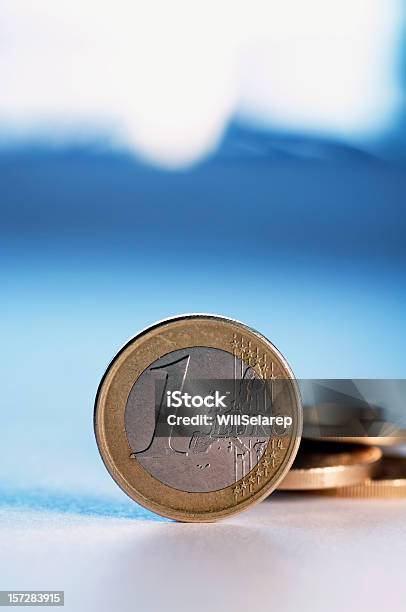 Foto de Euro Moeda Europeia Com Fundo e mais fotos de stock de Símbolo do Euro - Símbolo do Euro, Moeda da União Europeia, Um único objeto