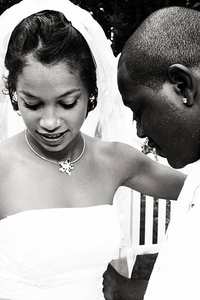 クローズアップの新郎新婦 - wedding african descent american culture bride ストックフォトと画像