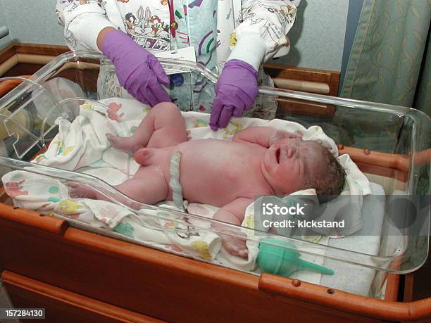 Foto de Menino Bebê Recémnascido e mais fotos de stock de Cordão Umbilical - Cordão Umbilical, Recém-nascido, Bebê